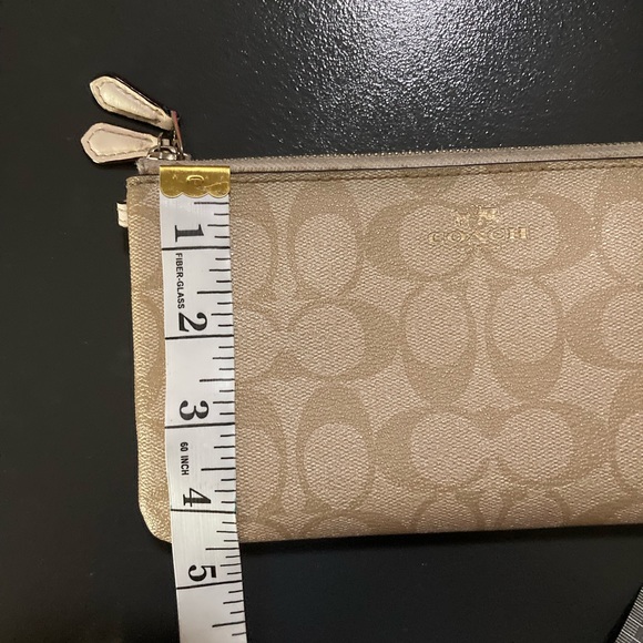 💥Authentic Coach Signature Canvas wallet in excellent condition! 💥 - Picture 8 of 10